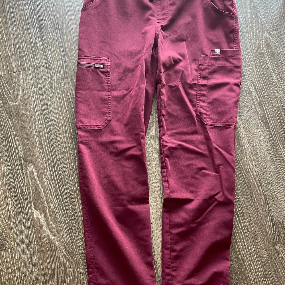 Figs Women's Yola Scrub Pants in Burgundy